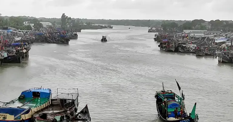 সমুদ্র তীরবর্তী নদী
